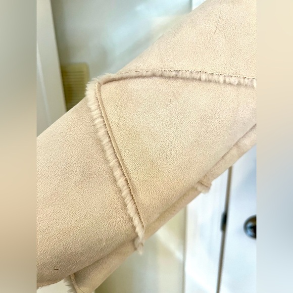 XOXO Women's Tan Faux Suede Teddy Jacket with Faux Fur Collar, Size XL, EUC! - Picture 5 of 11